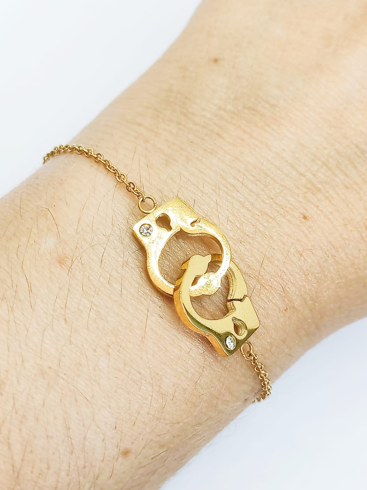 PULSERA DE ACERO CHAPADO EN ORO ESPOSAS CON ZIRCONIAS - 2