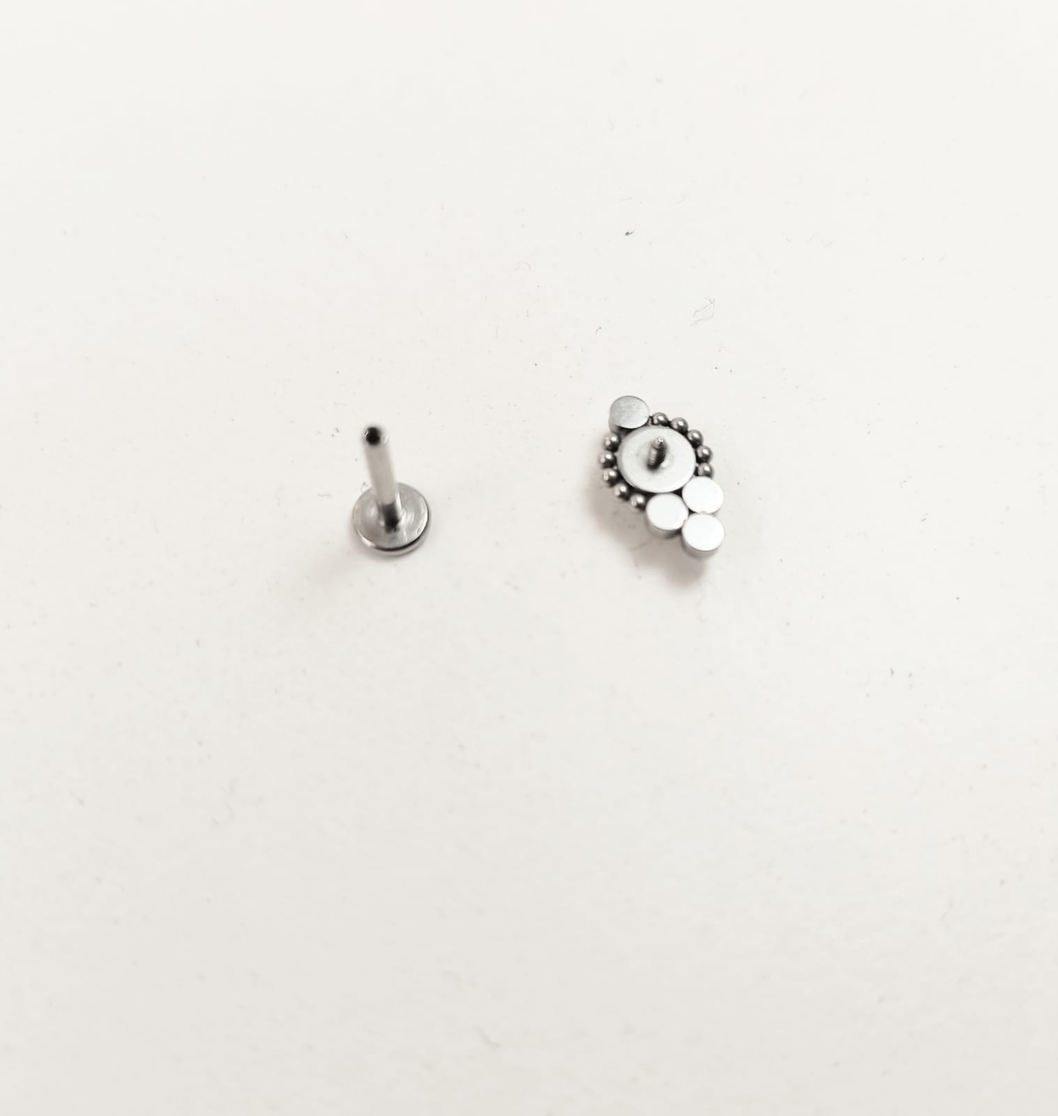 PIERCING OREJA TRAGUS CONCH LABRET MODELO BINDI A HIPOALERGÉNICO UNIDAD - 2