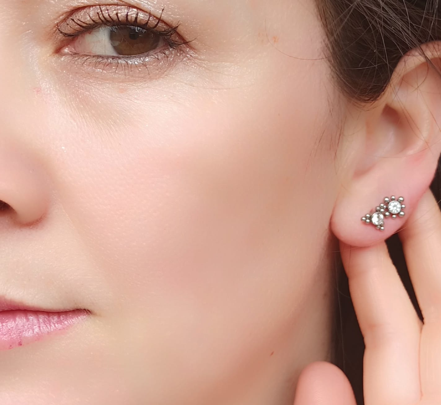 PIERCING OREJA TRAGUS CONCH LABRET MODELO PIRÁMIDE HIPOALERGÉNICO UNIDAD - 3