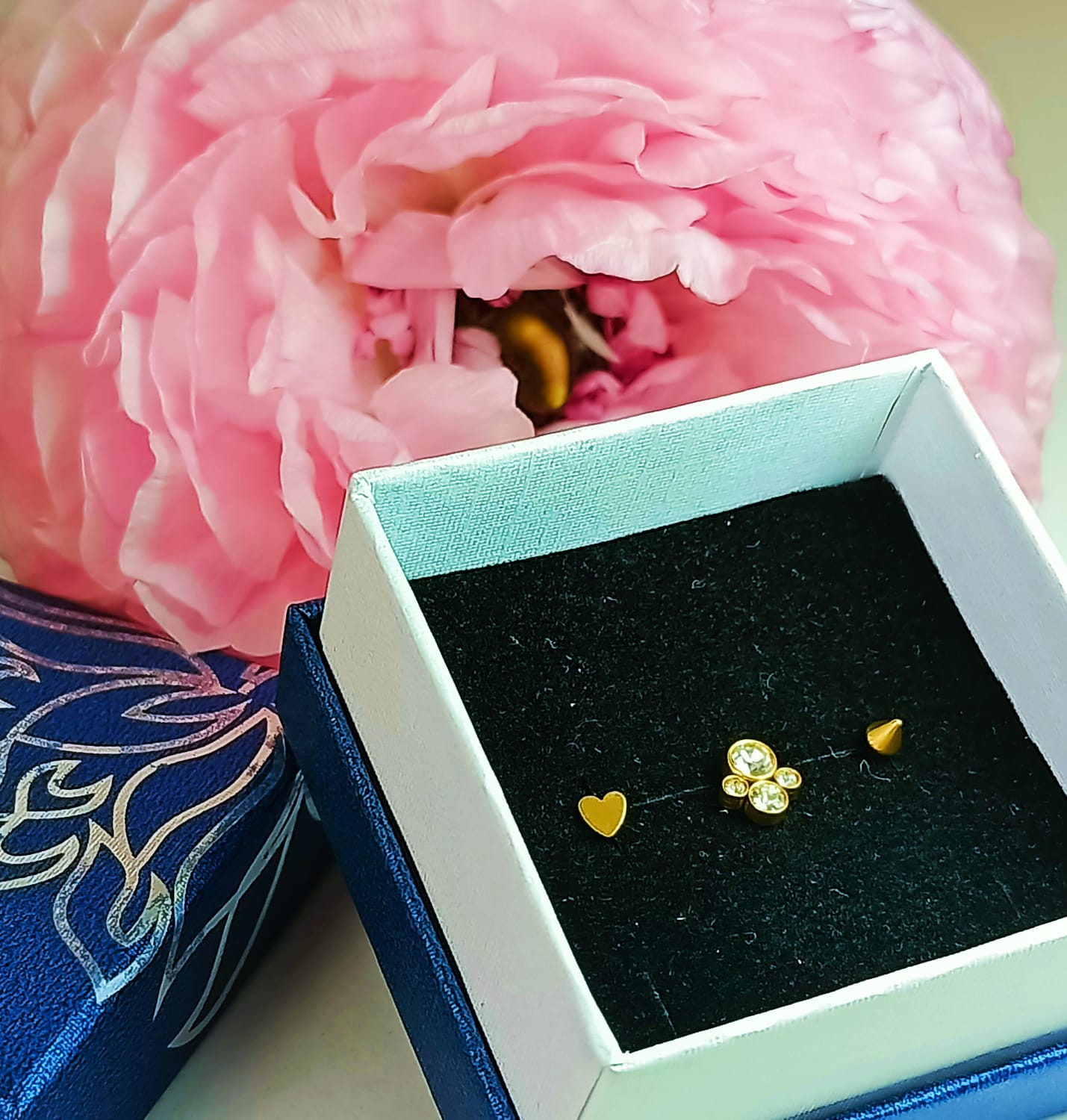 SET PIERCING CHAPADO EN ORO 18K NOSTRIL LABRET FLOR CONO - 3