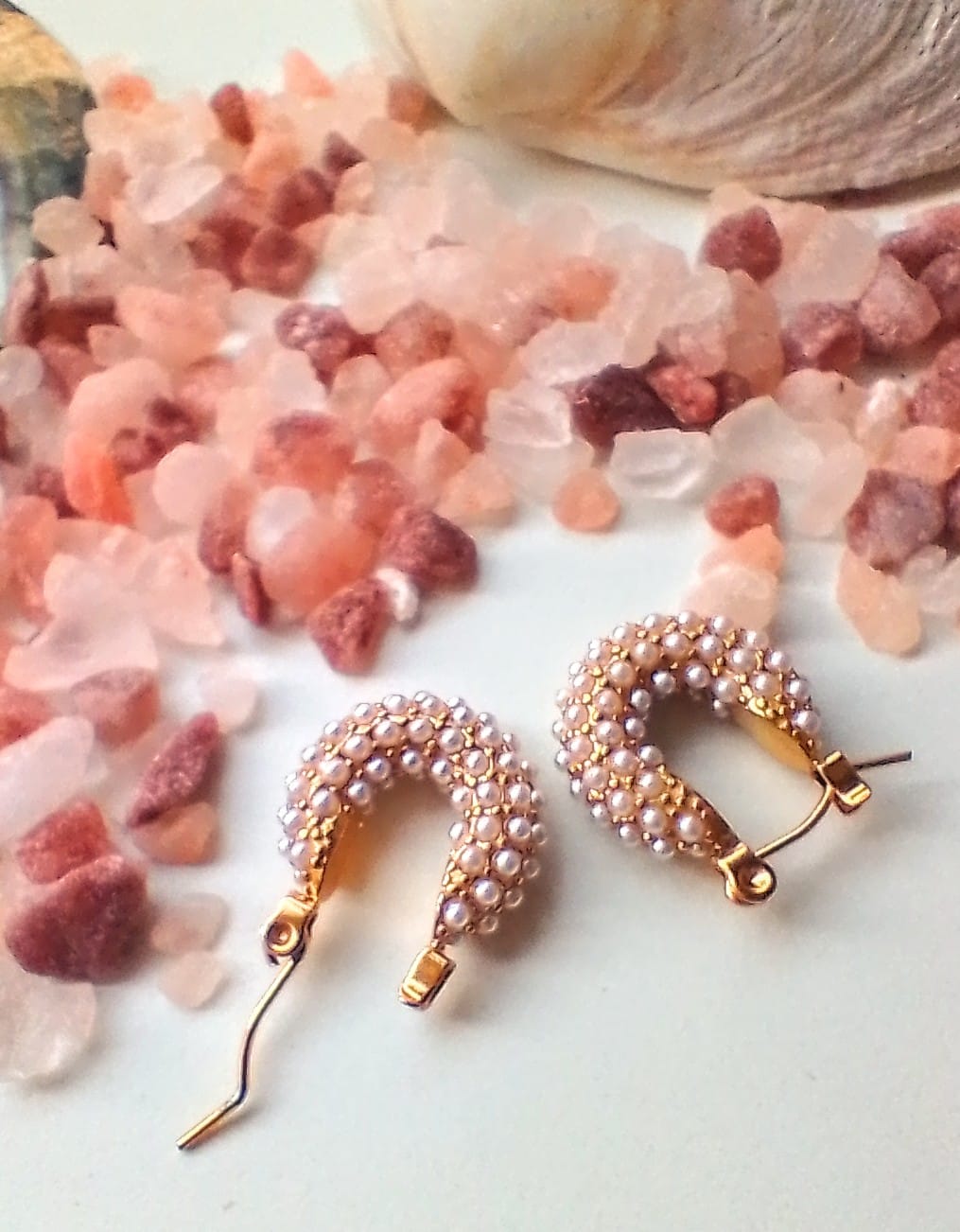 ARETES EL BAÚL DE JUMA ARGOLLAS BOTE CHICAS PERLAS INCRUSTADAS CHAPADAS EN ORO 18KL - 4