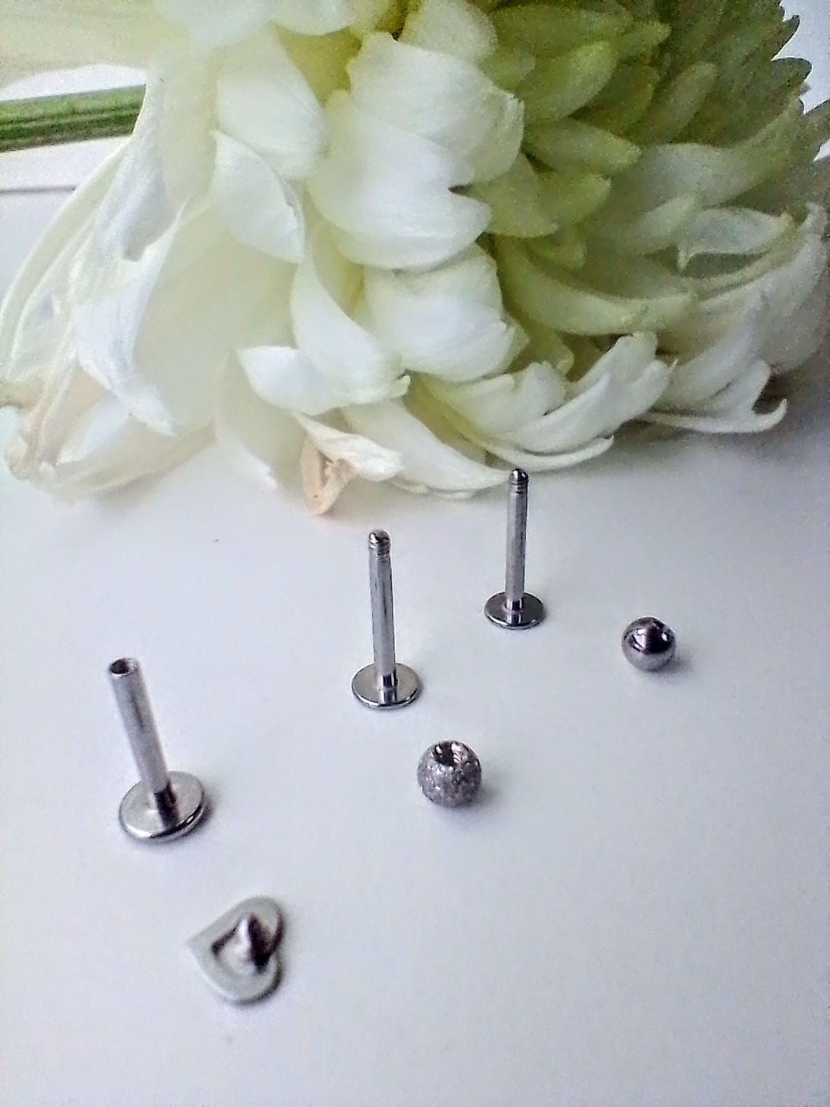 SET PIERCING TORNILLO EL BAÚL DE JUMA CORAZO ESFERA QUIRURGICO NOSTRIL LABRET PLATA - 3