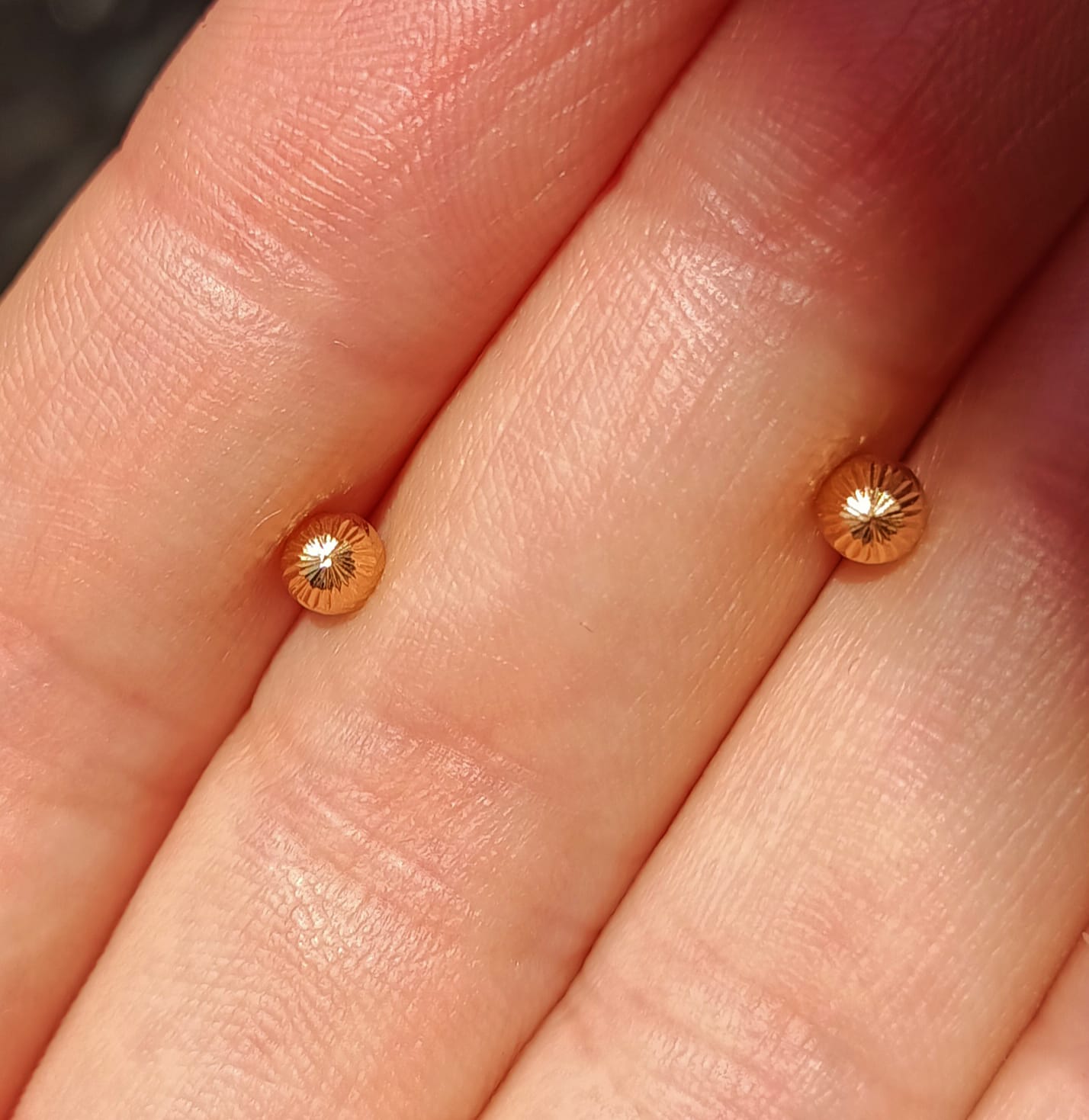 AROS ESFERA RELIEVE PENDIENTES TUERCA SEGURIDAD 4MM ORO 18K - 3