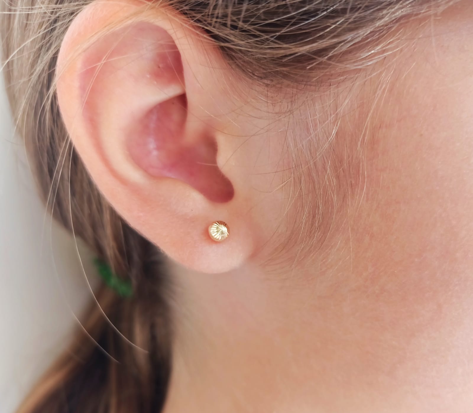AROS ESFERA RELIEVE PENDIENTES TUERCA SEGURIDAD 4MM ORO 18K - 4