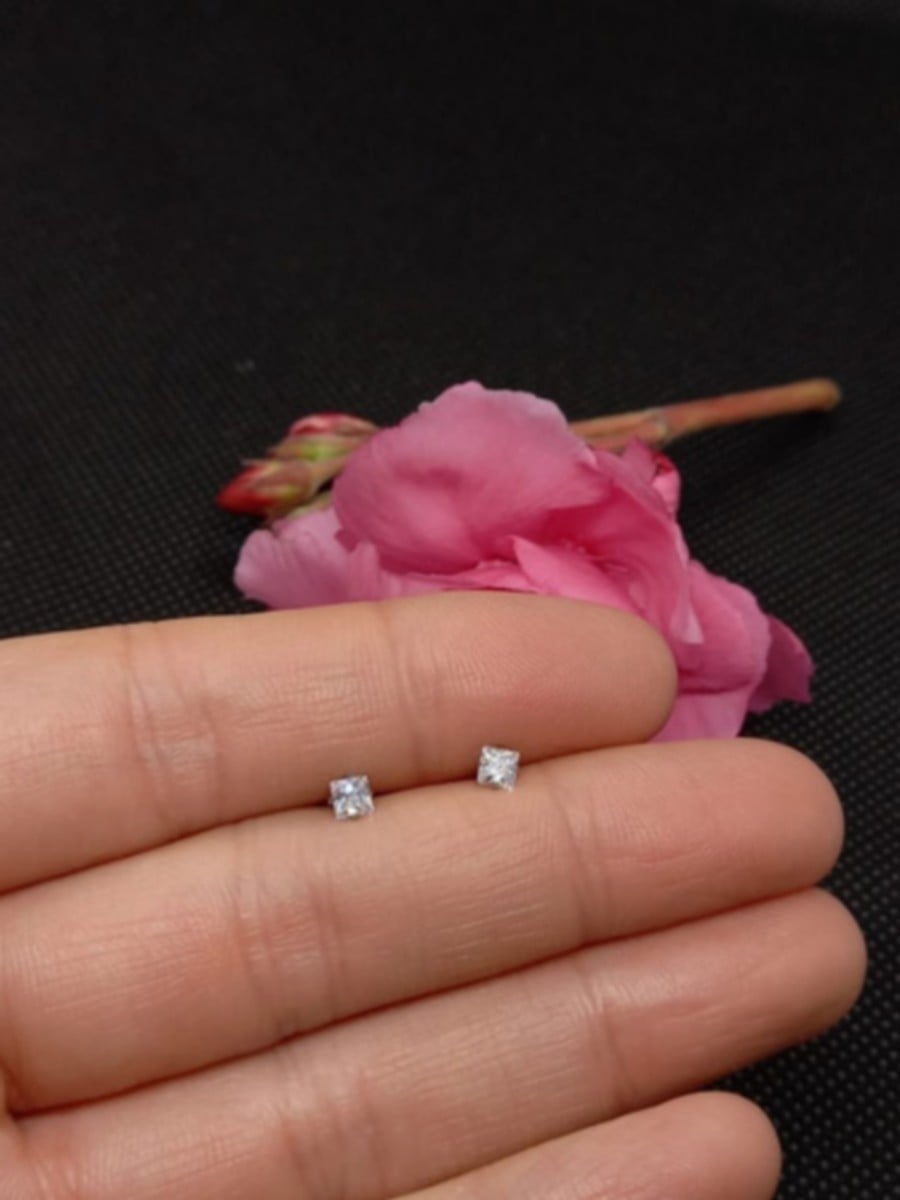 AROS  SEGURIDAD PUNTOS LUZ  ZIRCONIO BLANCO FIGURA CUADRADO 3MM HIPOALERGÉNICO - 3