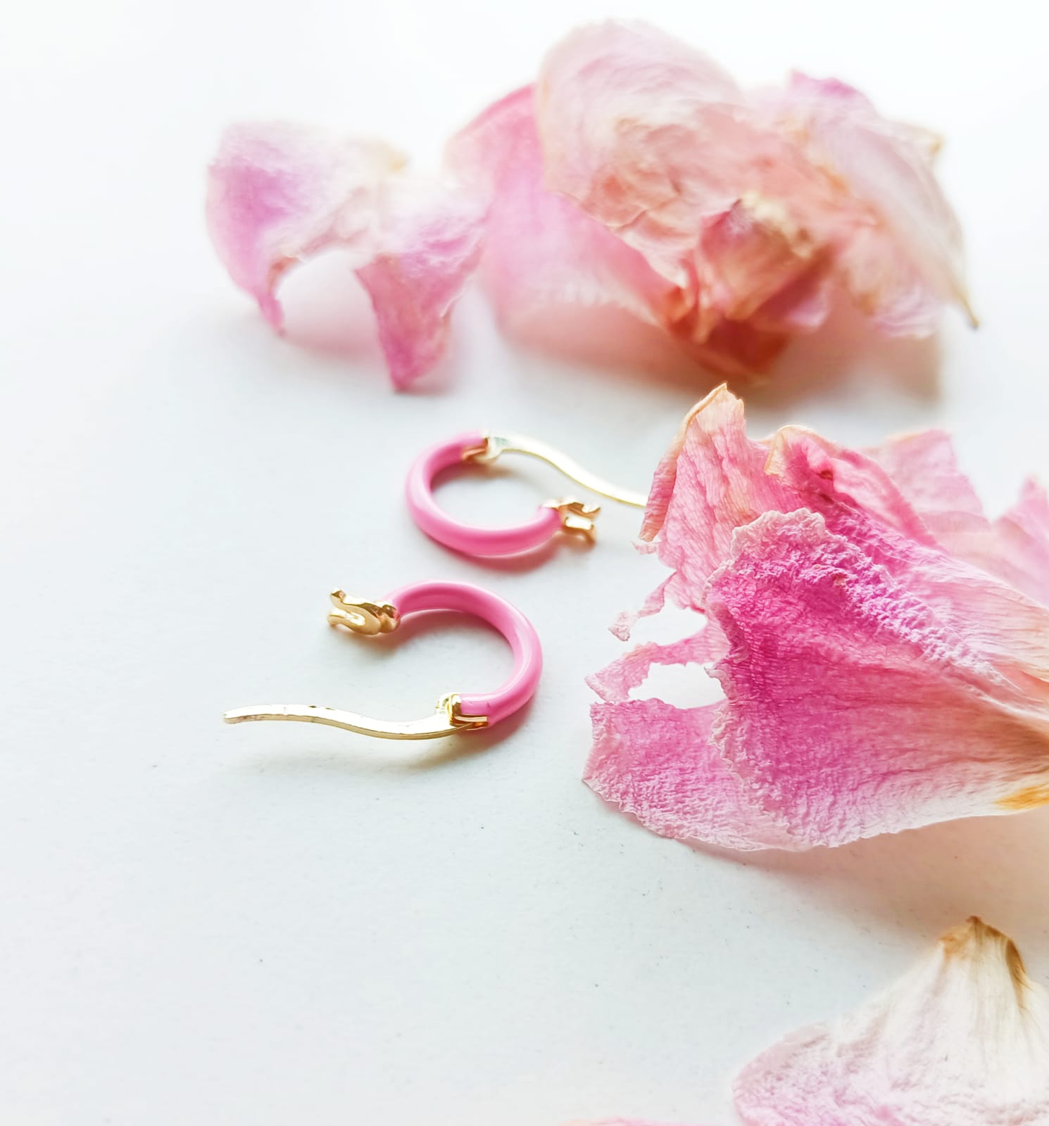 ARGOLLAS EL BAÚL DE JUMA HUGGIES SAKURA CHAPADAS EN ORO 18K ROSA CHICLE - 3