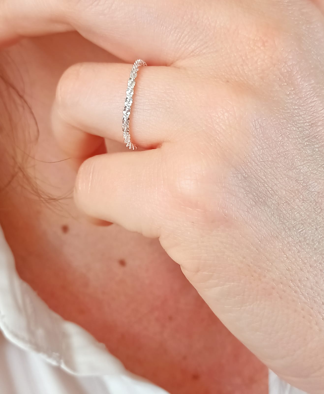 ANILLO EL BAÚL DE JUMA AJUSTABLE EN PLATA FINA LEY S925 CHAPADO EN ORO BLANCO 18KL CADENA BRILLANTE - 2