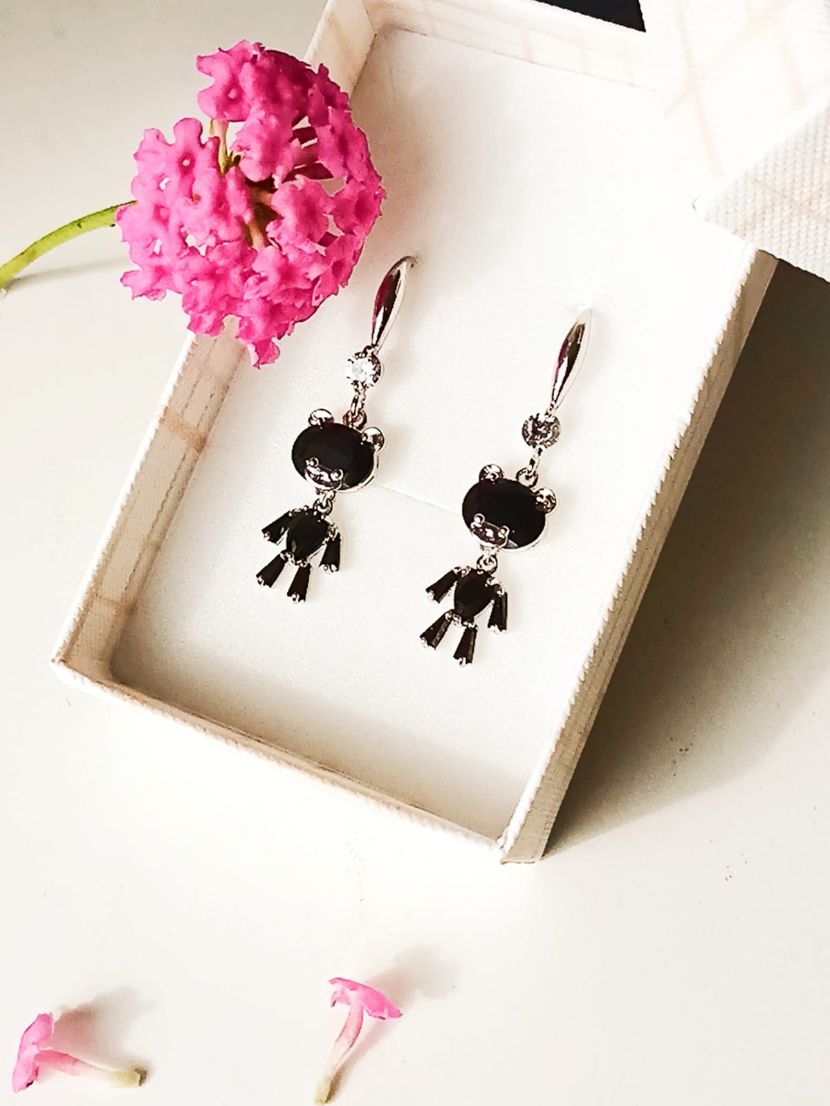 PENDIENTES EL BAÚL DE JUMA DE OSO DE ZIRCONIO NEGRO PLATA - 2