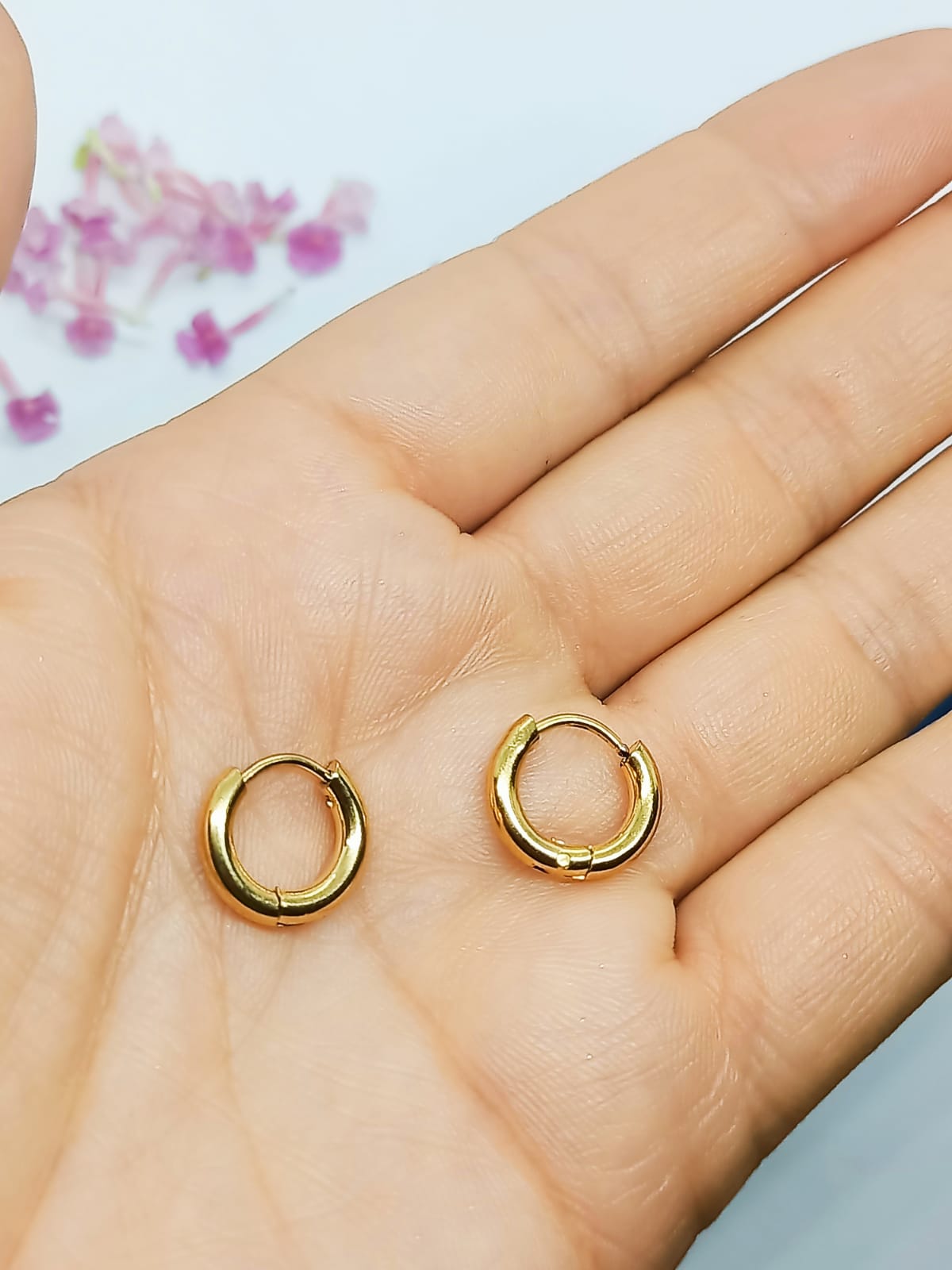 ARGOLLAS EL BAÚL DE JUMA HUGGIES CHICAS 8MM ENCHAPADAS EN ORO 18KL - 3