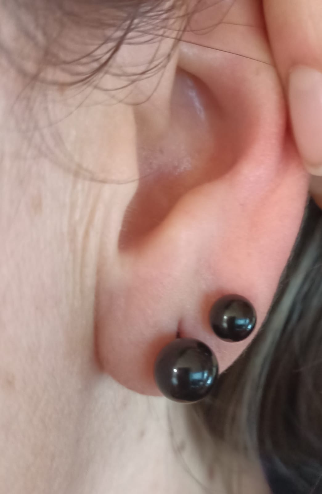 PENDIENTES EL BAÚL DE JUMA ESFERAS DE 6MM NEGRAS HIPOALERGÉNICA ACERO - 3