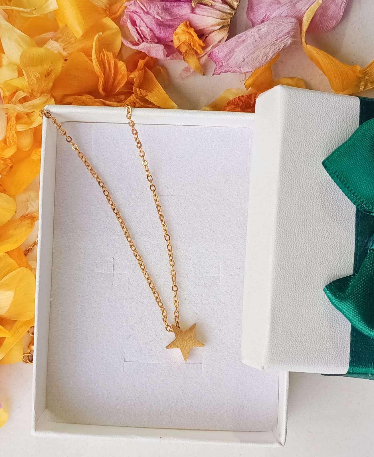 CADENA COLGANTE ESTRELLA MINIMALISTA NIÑA CHAPADA EN ORO 18K - 2