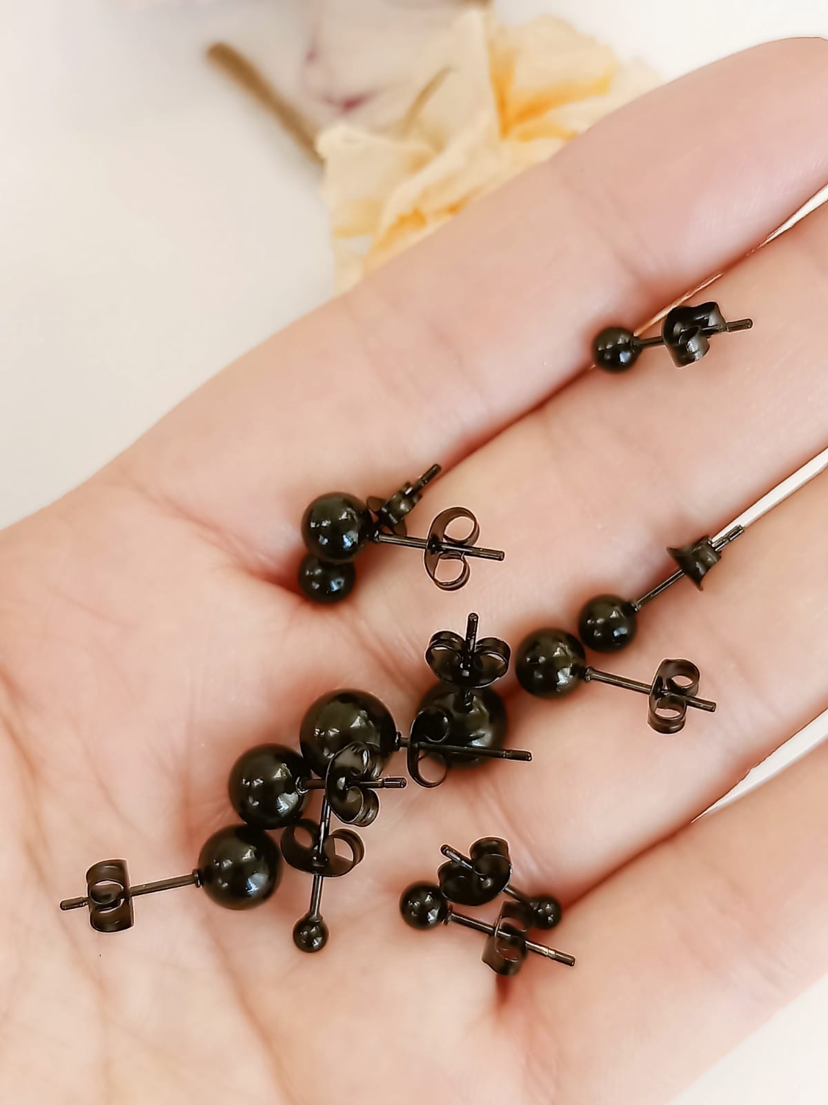 PACK 6 PAR DE ESFERAS NEGRAS HIPOALERGÉNICA PIERCING OREJA - 2