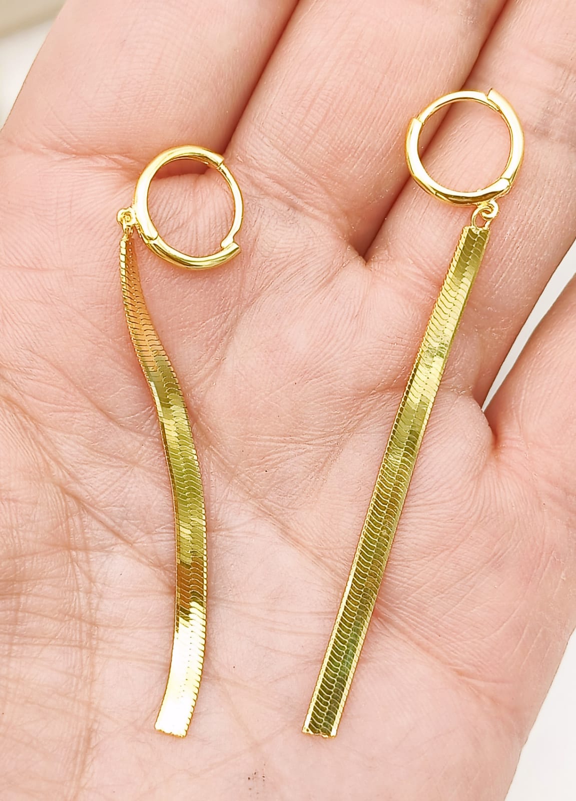 ARGOLLAS HUGGIES LARGAS TEJIDO SERPIENTE PLATA S925 CHAPADA ORO 18K - 3