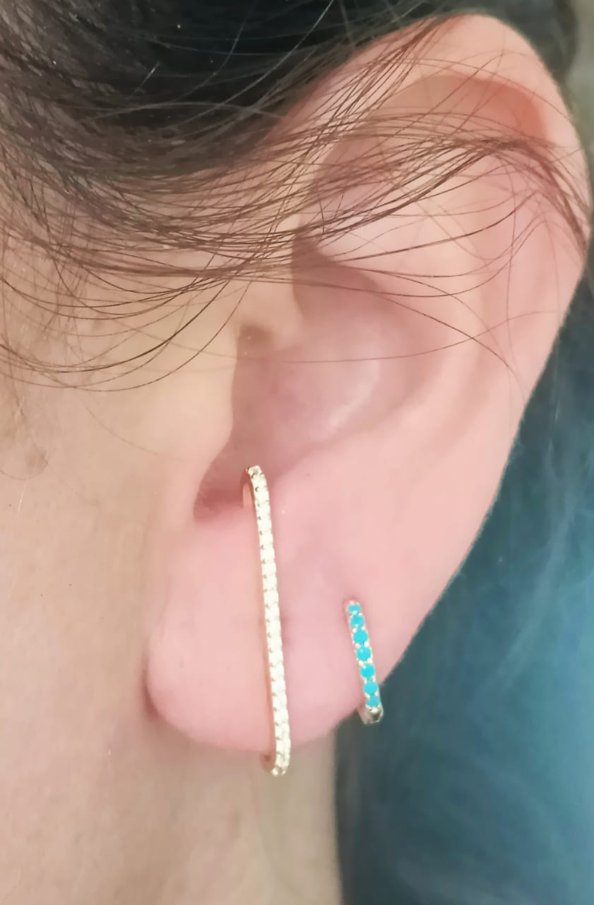 AROS ENVOLVENTES MODELO MONOLITO PLATA S925 CHAPADA EN ORO 18K - 2