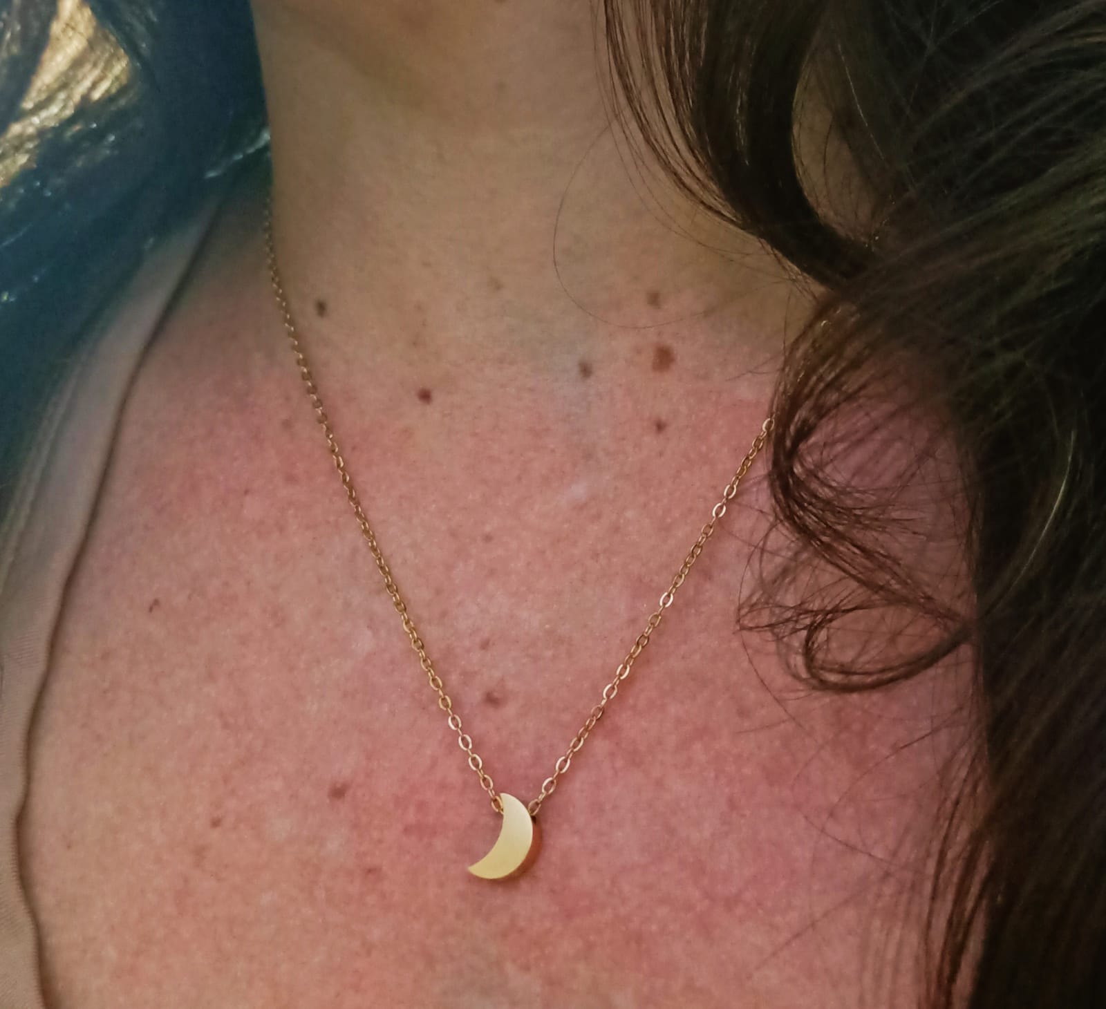 CADENA COLGANTE LUNA MINIMALISTA CHAPADA EN ORO 18K - 2