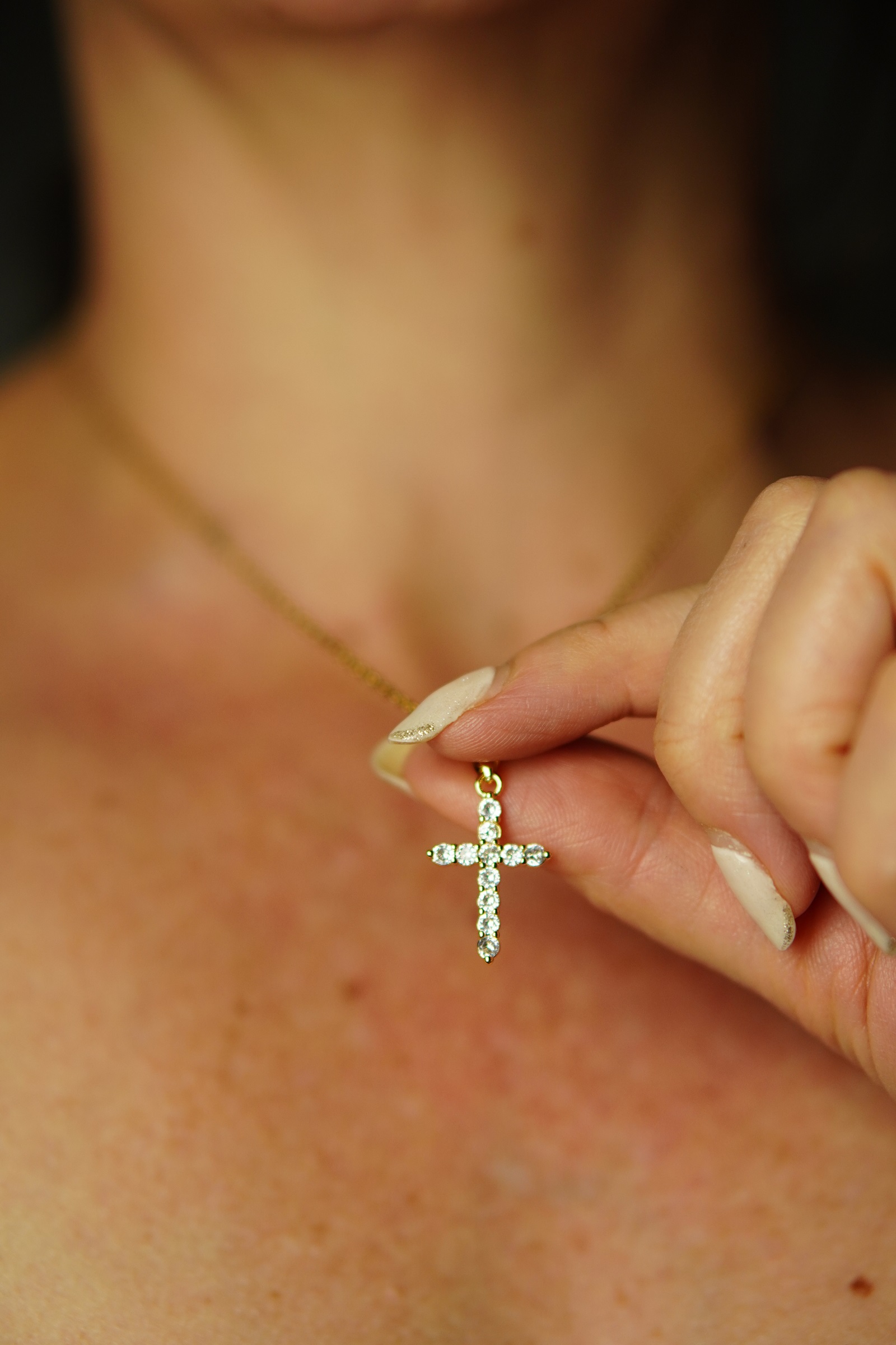 COLGANTE CRUZ DE ZIRCONIOS AAA CHAPADO EN ORO 18K - 2