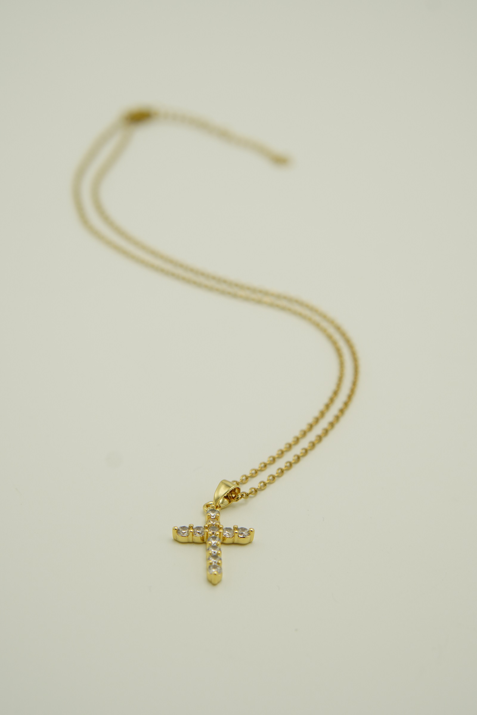 COLGANTE CRUZ DE ZIRCONIOS AAA CHAPADO EN ORO 18K - 7