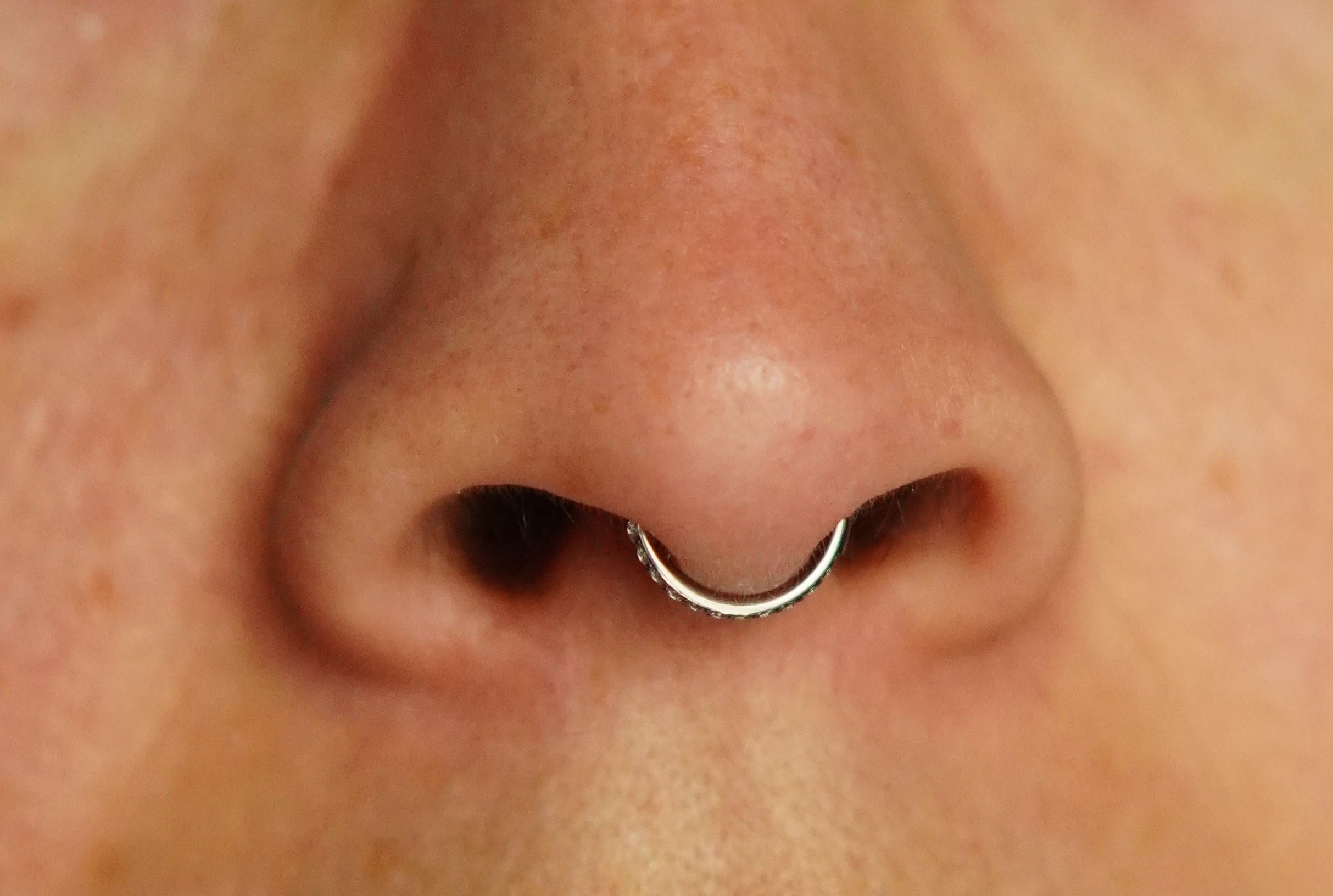 PIERCING SEPTUM 10MM OREJA ZIRCONIAS 16G TITANIO ASTM F136 - 2