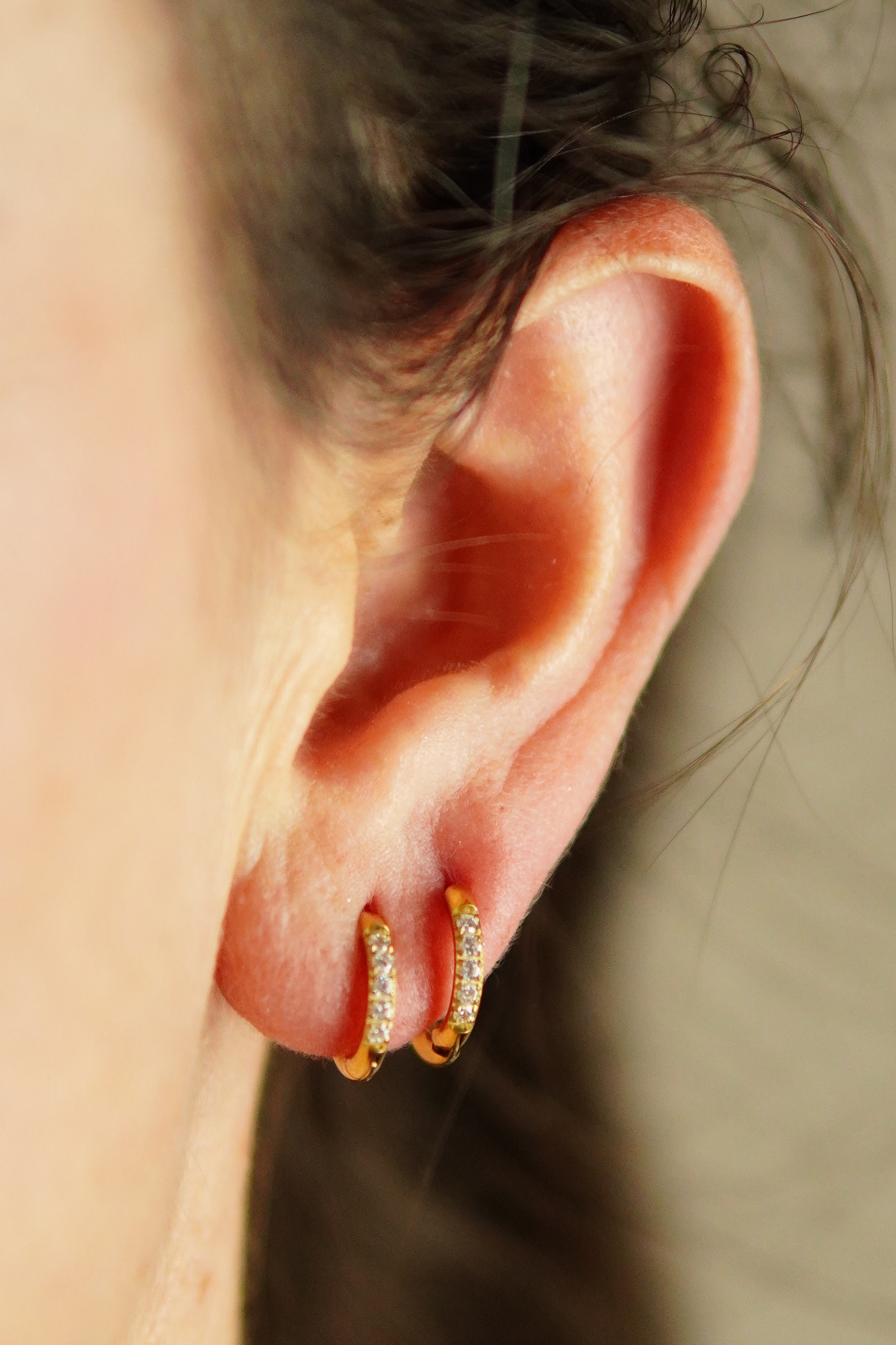 ARGOLLAS CIRCONIOS 8MM TITANIO ASTM F136 CHAPADO EN ORO 18K - 2