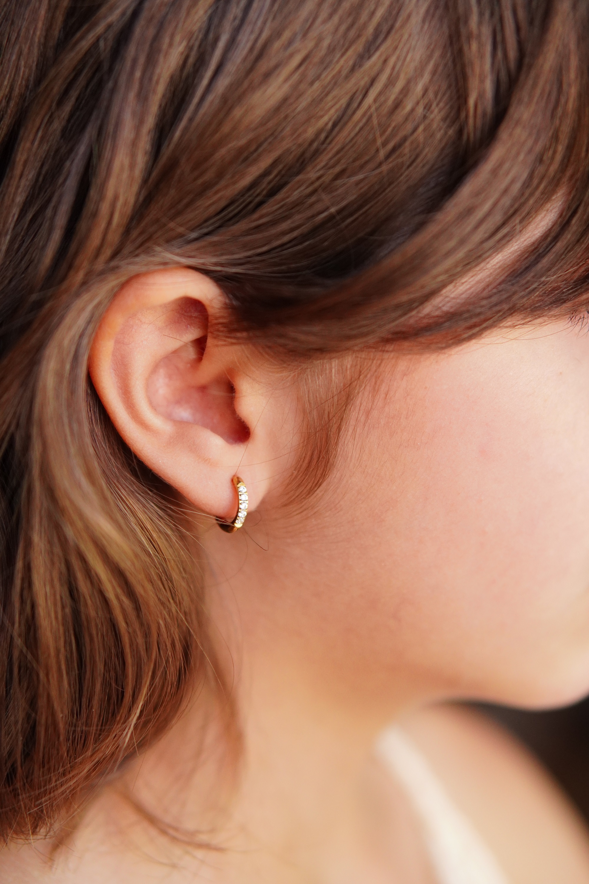 ARGOLLAS CIRCONIOS 8MM TITANIO ASTM F136 CHAPADO EN ORO 18K - 3
