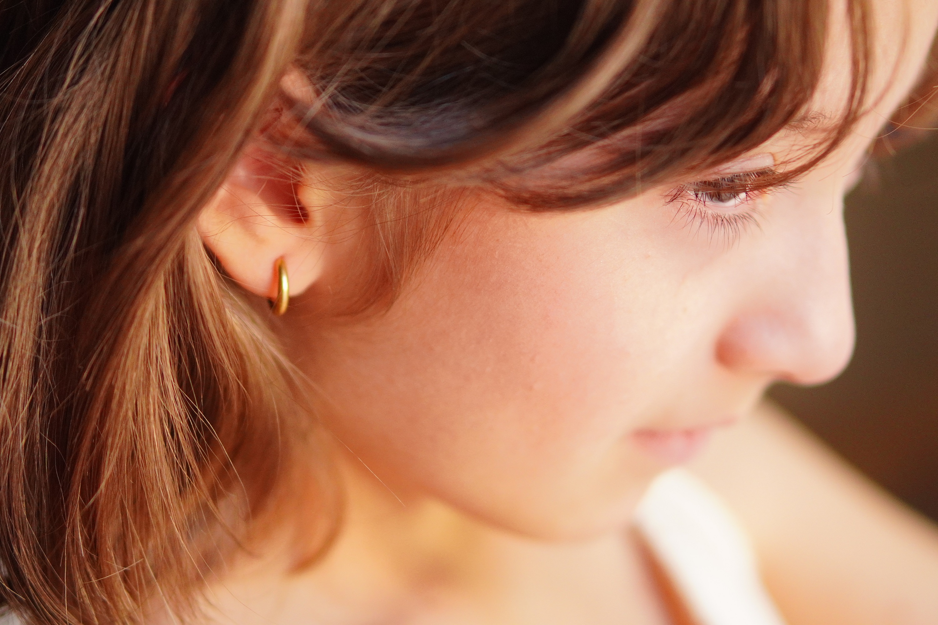 ARGOLLAS TITANIO 8MM ASTM F136 G23 CHAPADAS EN ORO 18K - 2