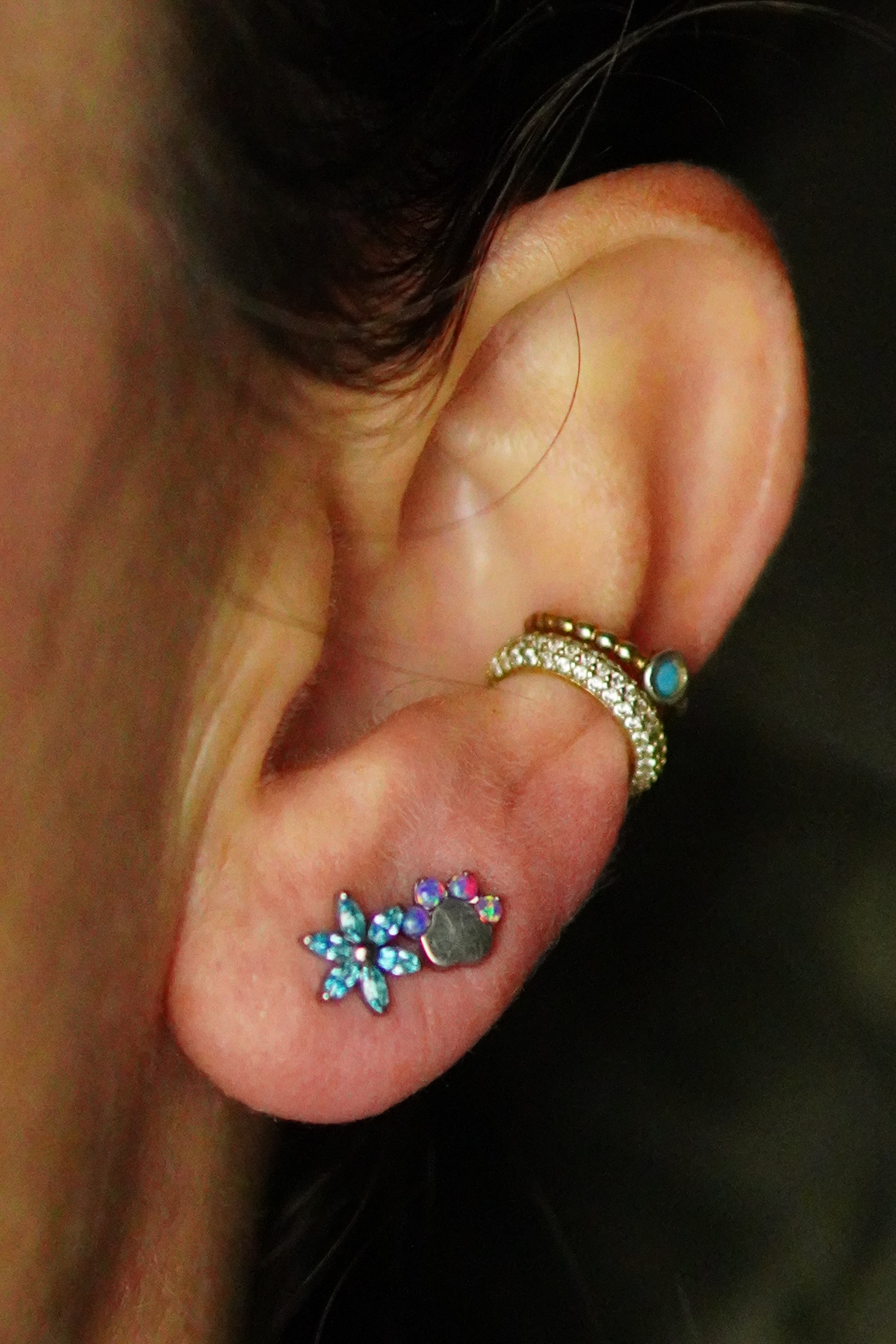PIERCING EL BAÚL DE JUMA LABRET 6MM FLOR ZIRCON AZUL TITANIO ASTM F136 G23 - 3