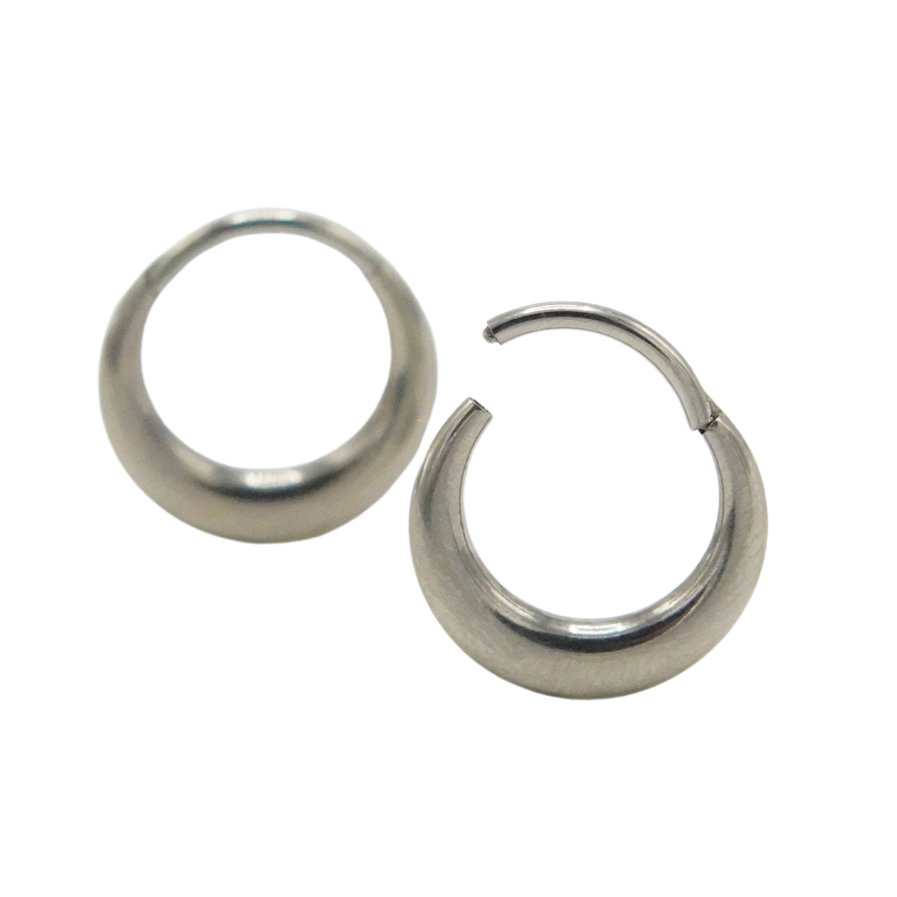 ARGOLLAS EL BAÚL DE JUMA CHICAS CLICKER 16G CHUNKY TITANIO ASTM F136 PLATEADAS - 1