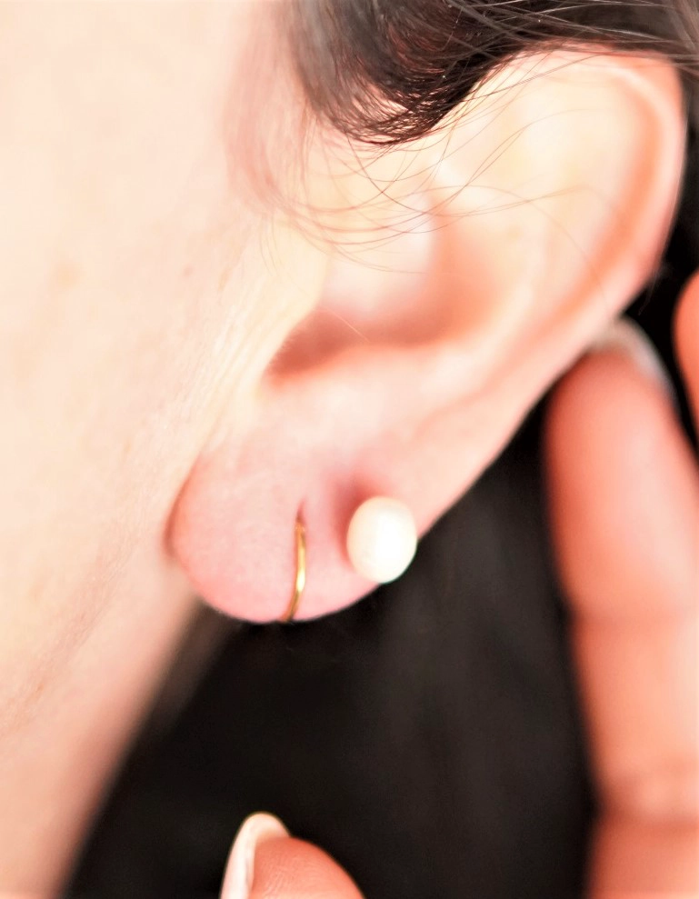 ARGOLLAS CLICKER 8MM 20G ACERO QUIRURGICO CHAPADAS EN ORO 18K - 1