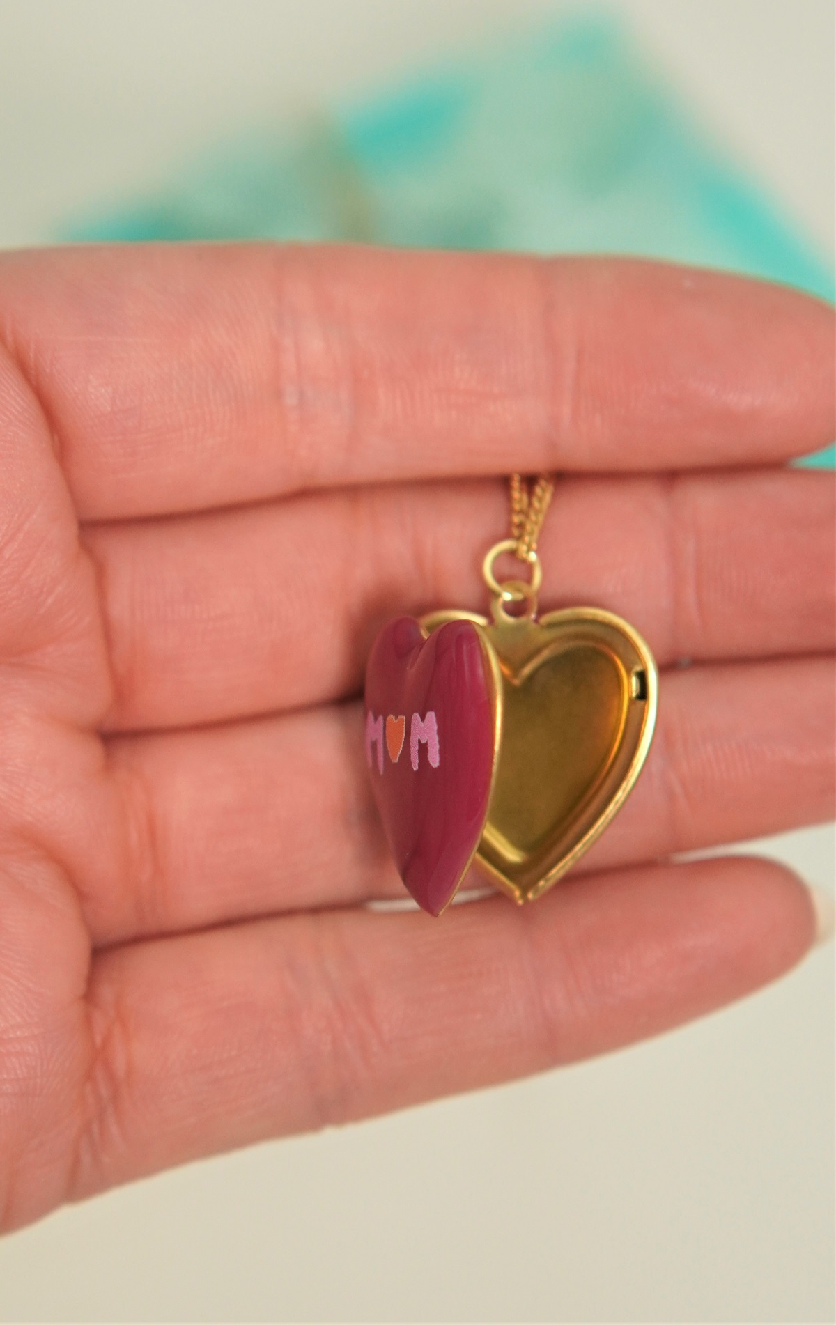 RELICARIO CORAZON MAMA BURDEOS CHAPADO EN ORO 18K - 3