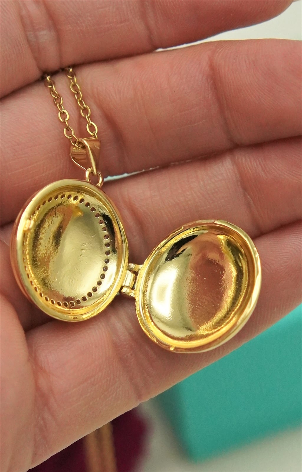 RELICARIO VIRGEN MARIA ZIRCONIAS CHAPADO EN ORO 18K - 1