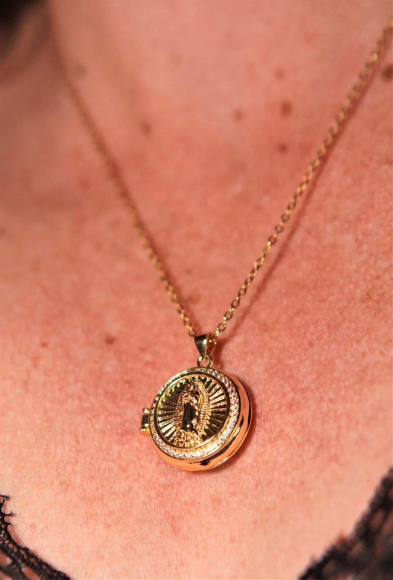 RELICARIO VIRGEN MARIA ZIRCONIAS CHAPADO EN ORO 18K - 3