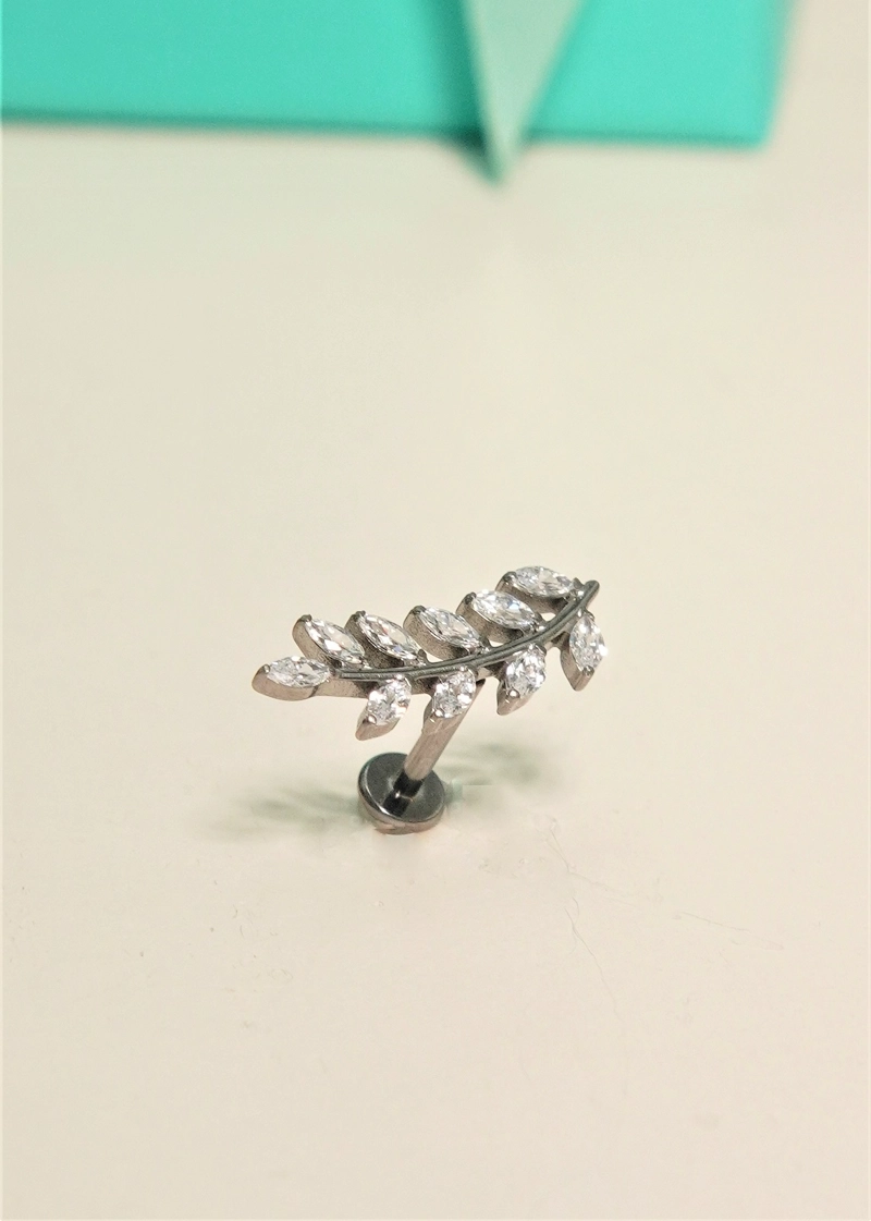 PIERCING HELENA LABRET 8MM 16G ZIRCONIAS TITANIO PLATEADO - 3