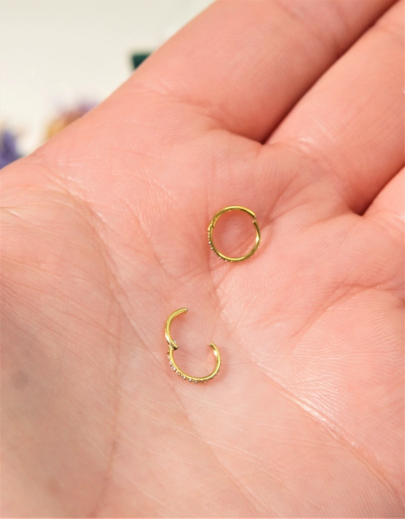 ARGOLLAS EMMA 20G 6MM ZIRCONIAS TITANIO PVD ORO 18K - 3