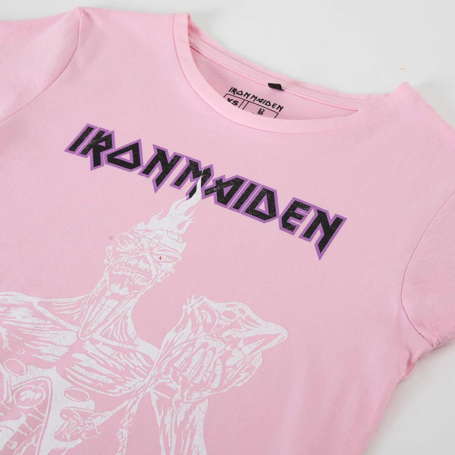 POLERA MANGA CORTA MUJER LOGO ROSADO IRON MAIDEN - 2