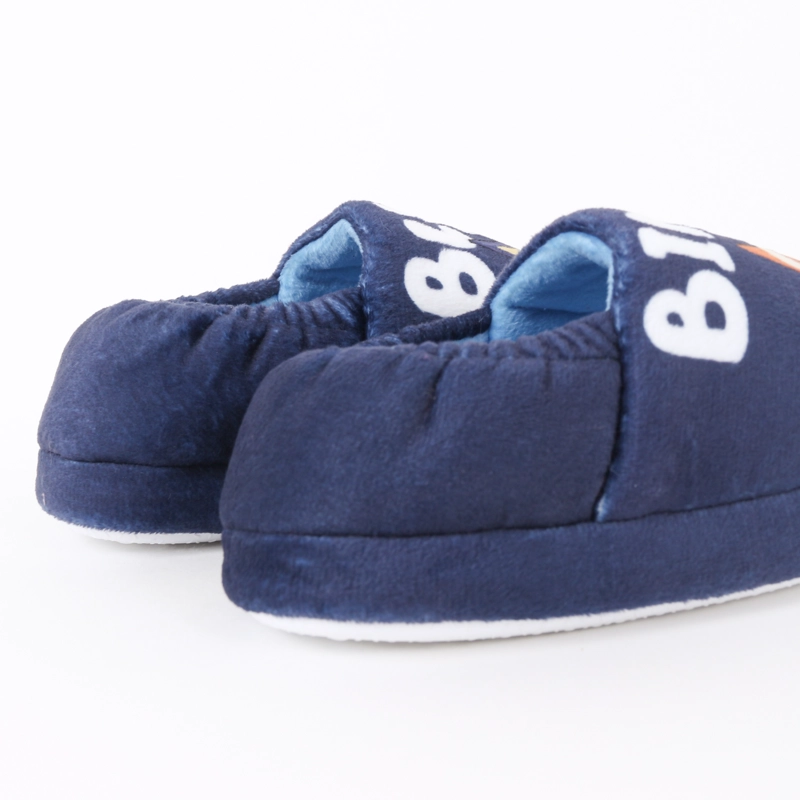 PANTUFLA NIÑO JUGANDO AZUL MARINO BINGO & BLUEY - 3