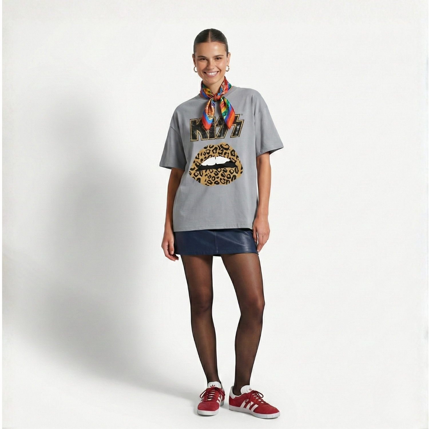 POLERA MANGA CORTA LIPS GRIS KISS - 1