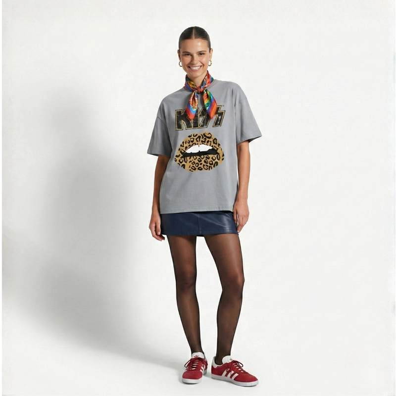 POLERA MANGA CORTA LIPS GRIS KISS - 1