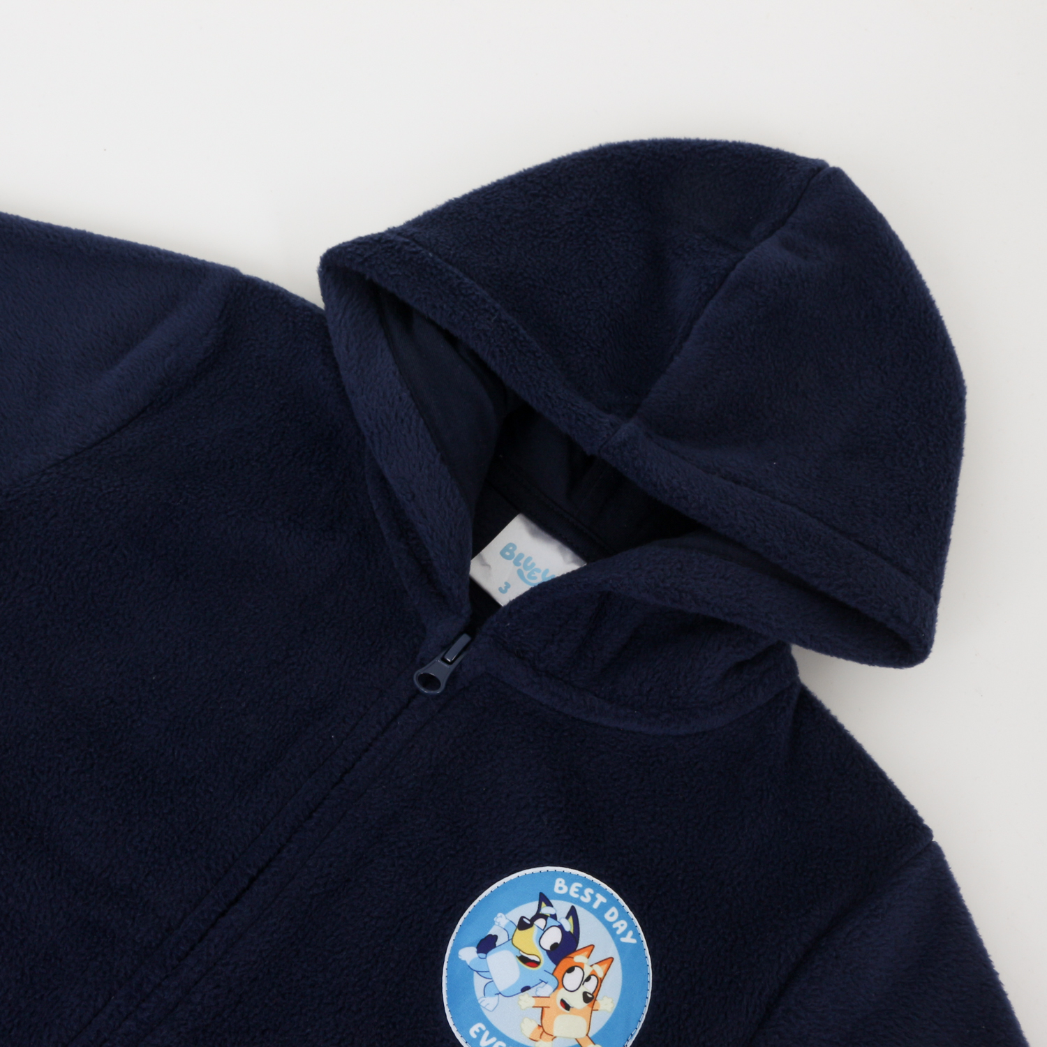 POLAR ESCOLAR CON GORRO NIÑO LOGO AZUL MARINO BLUEY - 3