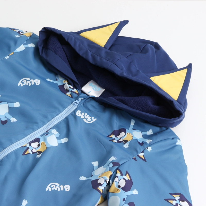 CORTAVIENTO NIÑO FULL PRINT OREJAS AZUL BLUEY - 3