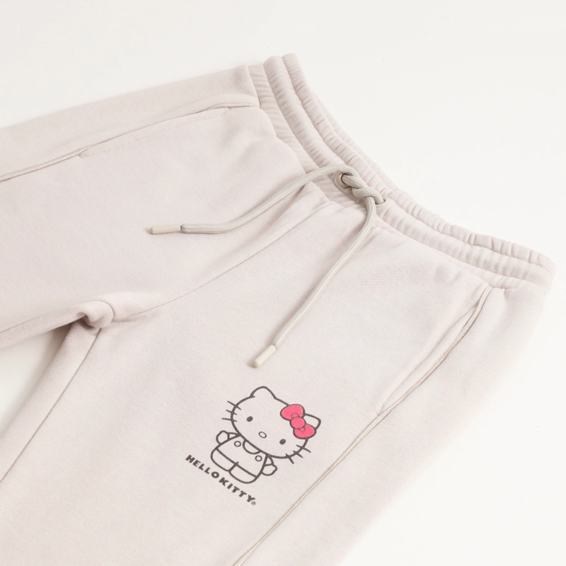 PANTALON DE BUZO NIÑA LOGO BEIGE HELLO KITTY - 3