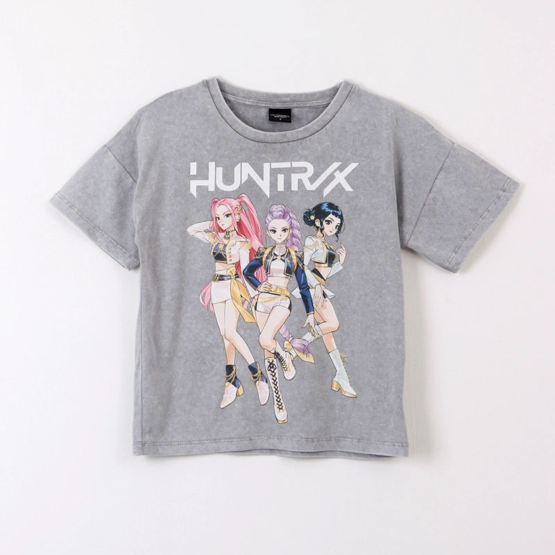 POLERA MANGA CORTA NIÑA KPOP DEMON HUNTERS LAVADO GRIS - 1