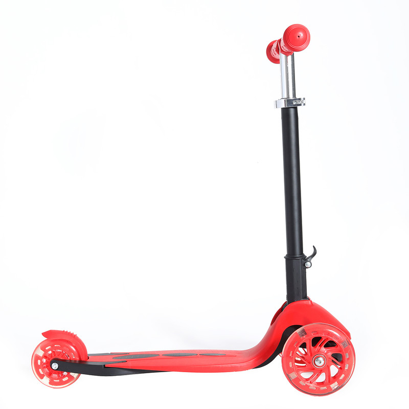 SCOOTER CON RUEDAS CON LUCES COLOR ROJO ARTHOME - 2