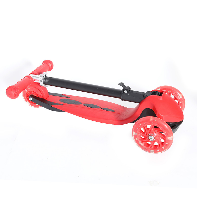 SCOOTER CON RUEDAS CON LUCES COLOR ROJO ARTHOME - 3