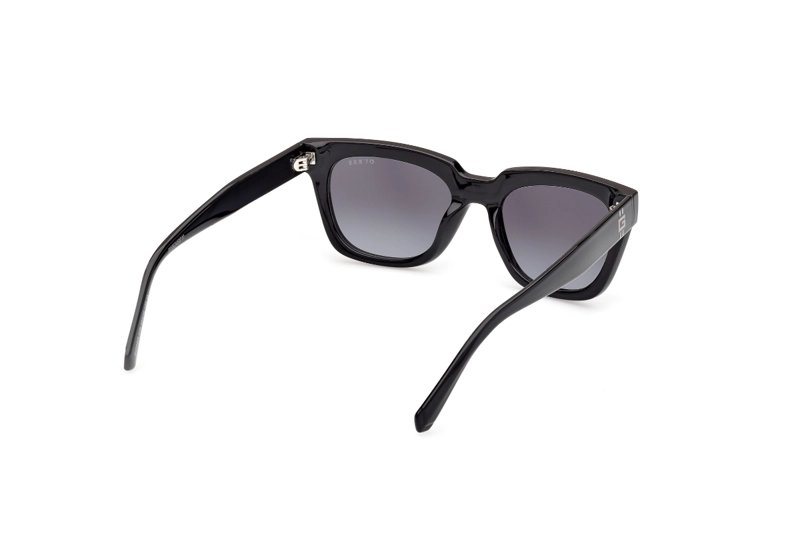 LENTES DE SOL NEGRO DEGRADADOS GUESS - 6
