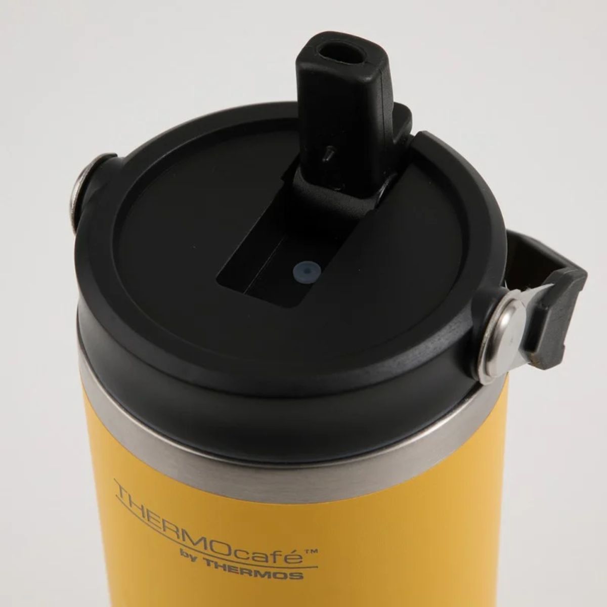 THERMOCAFE FLIPLID TRAVEL MUG 880ML ACERO INOX AMARILLO - 2
