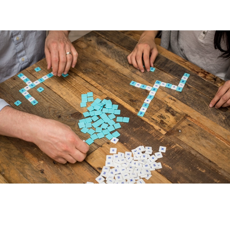 JUEGO PARA APRENDER NÚMEROS Y OPERACIONES MÖBI GAMES MÖBI - 2