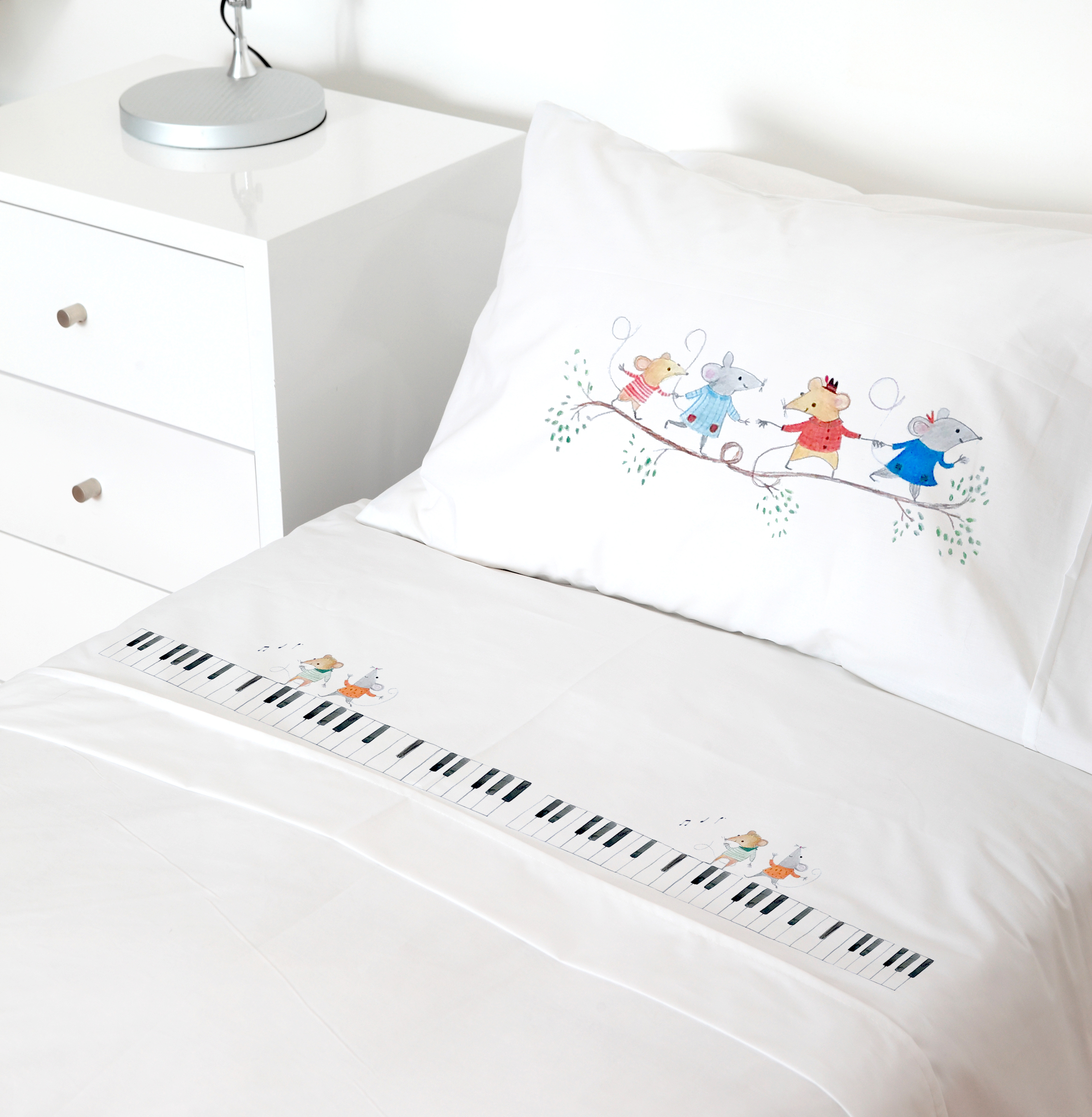 SET SÁBANAS TUYO PRINT MÚSICOS 1.5 PLAZAS 200 HILOS ALGODÓN BLANCO ESTAMPADO - 1