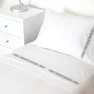 SET SÁBANAS TUYO PRINT ETNIA 1.5 PLAZAS 200 HILOS ALGODÓN BLANCO ESTAMPADO - 1