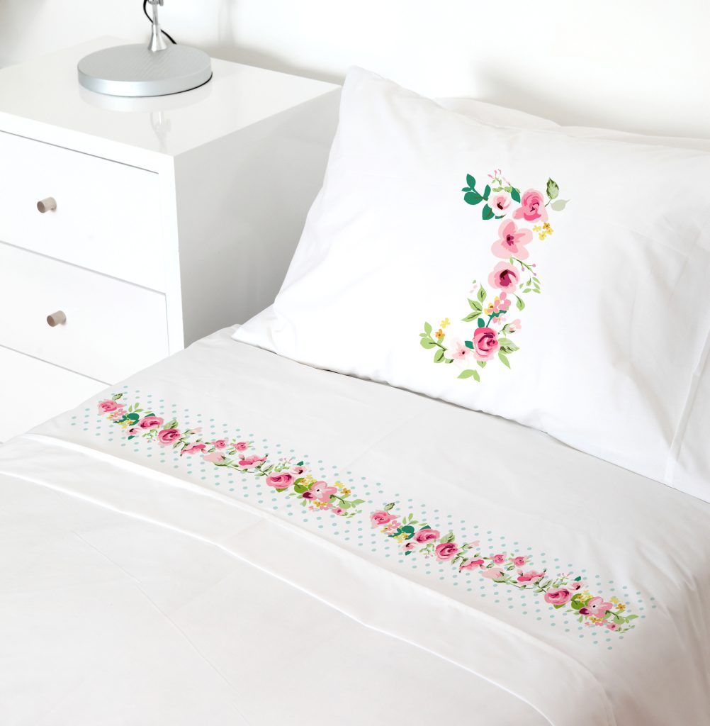 SET SÁBANAS TUYO PRINT LETRAS VINTAGE J 1.5 PLAZAS 200 HILOS ALGODÓN BLANCO ESTAMPADO - 1