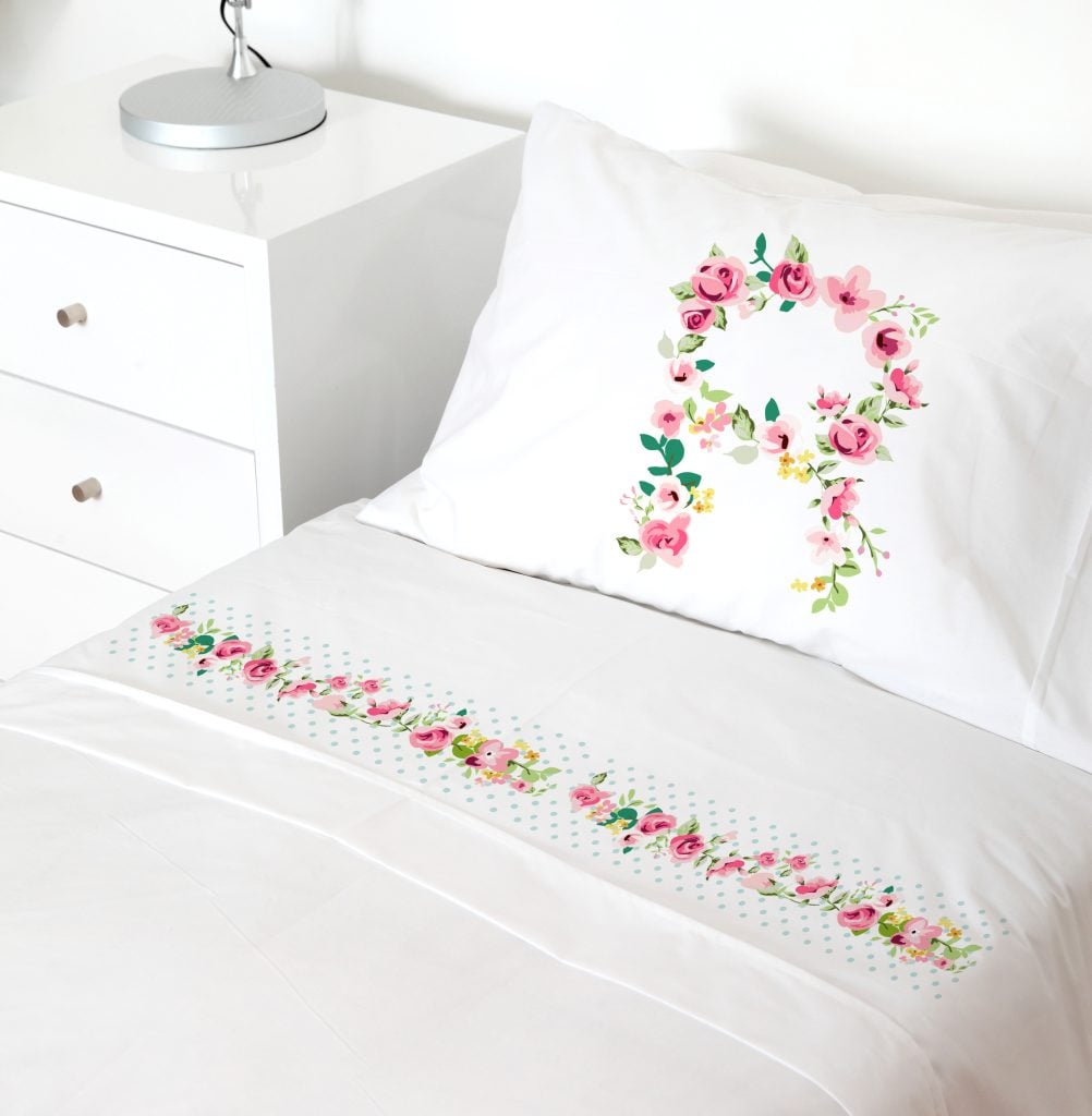 SET SÁBANAS TUYO PRINT LETRAS VINTAGE R 1.5 PLAZAS 200 HILOS ALGODÓN BLANCO ESTAMPADO - 1